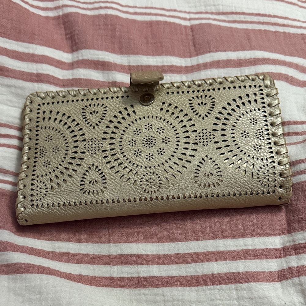 Source Unknown Metallic Gold Women's Wallet - Picture 2 of 3